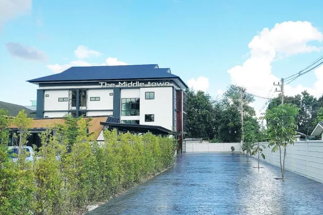 เดอะมิดเดิลทาวน์ The Middle town