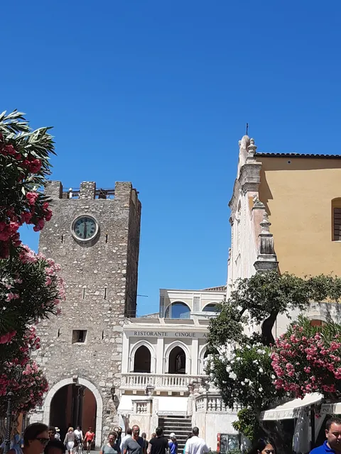 Torre dell'Orologio e Porta di mezzo