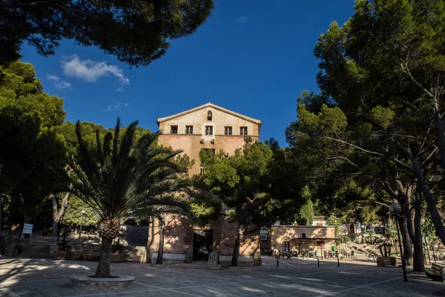 Petit Hotel Hostatgeria La Victoria