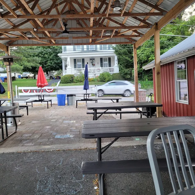 Stewartstown Smokehouse And Beer Barn