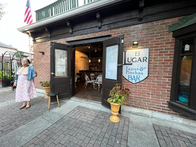 El Lugar