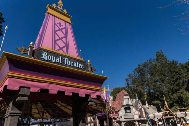 Storytelling at Royal Theatre