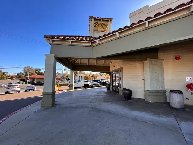 Camino Village Plaza