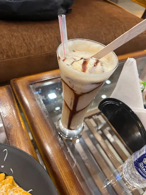 Black & Beige Bistro