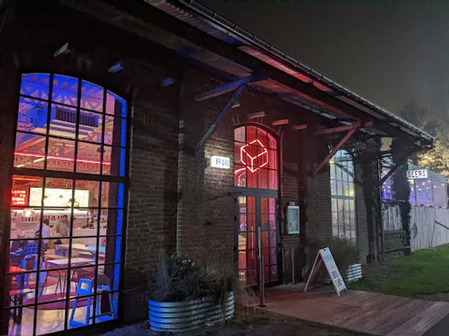 BRIQUE LAND - Brique House