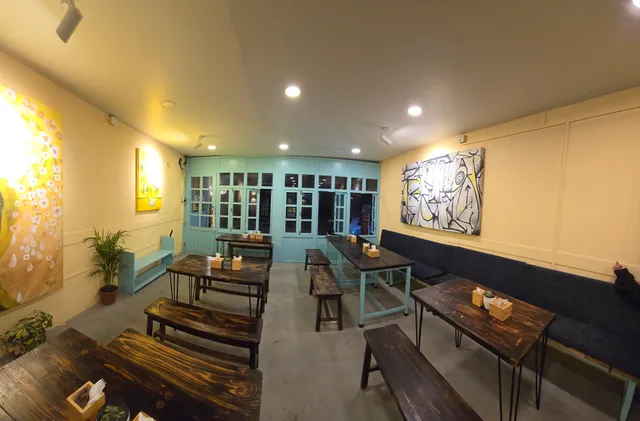 Aambo Momo, Jhamsikhel