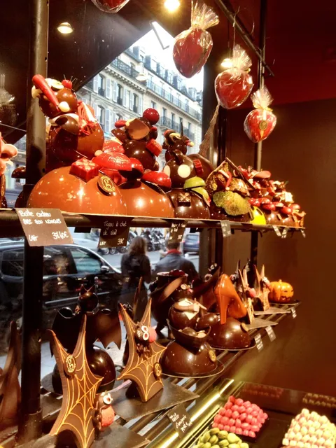 MAISON GEORGES LARNICOL - MOF - Biscuiterie Chocolaterie