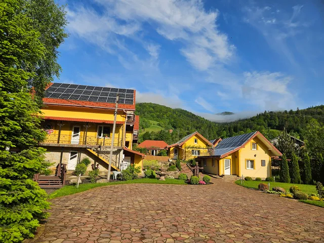 Sadyba Lastivchyne Gnizdo