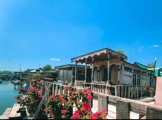 Houseboat Shora palace srinagar kashmir