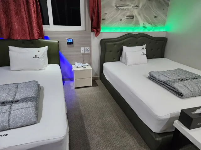 Sancheong Hyu and Joy