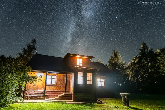 Chata pod lasem w górach