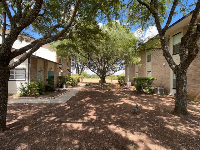 Blanco Oaks Apartments