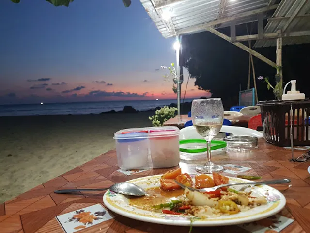 Daeng's Restaurant And Bar