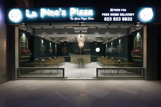 La pino’z pizza Akshar chowk