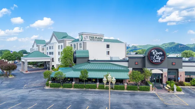 The Plaza Hotel & Suites- Winona