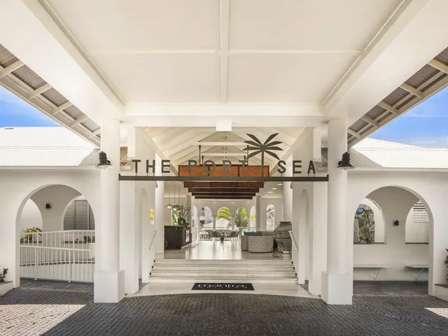 Mantra PortSea Port Douglas