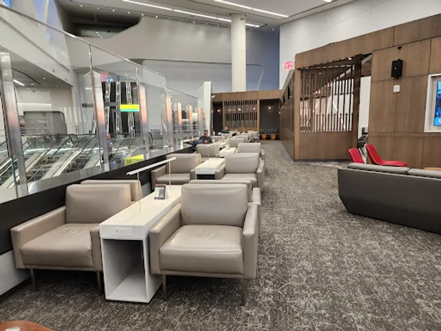 Air Canada Maple Leaf Lounge