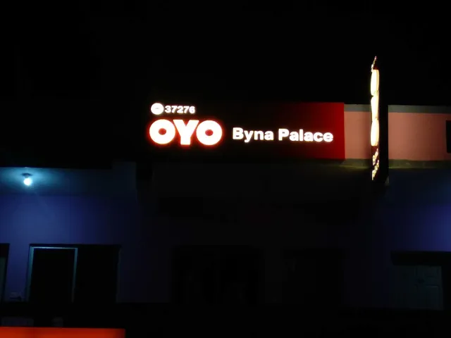 OYO 37276 Byna Palace