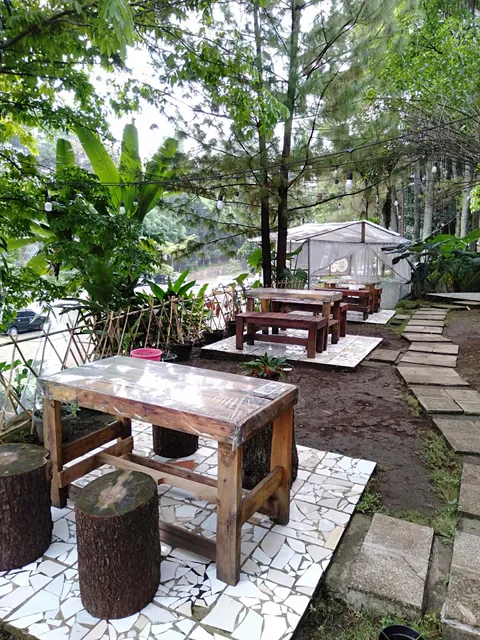 Ganitri Outdoor Cafe & Resto