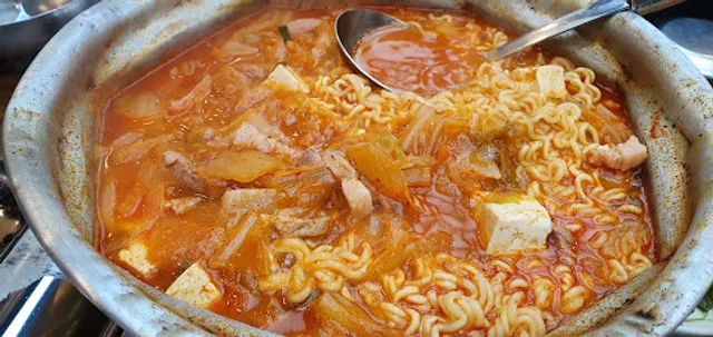 양푼생돼지김치찌개 신포본점