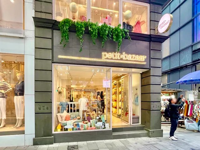 Petit Bazaar
