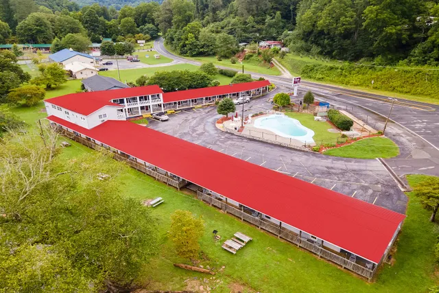 Lloyd's On The River Country Inn By Oyo