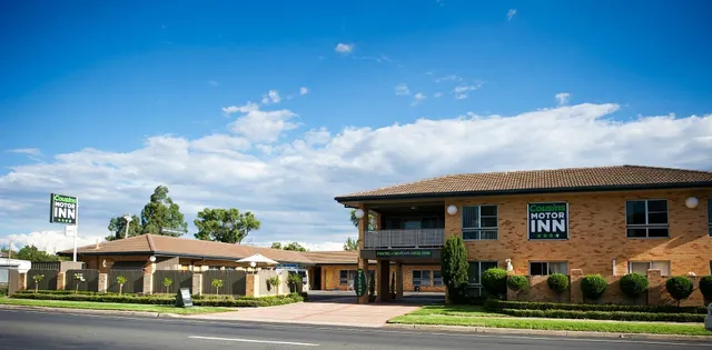 Cousins Motor Inn
