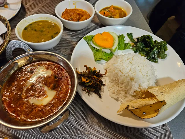 Elegance Café & Restaurant