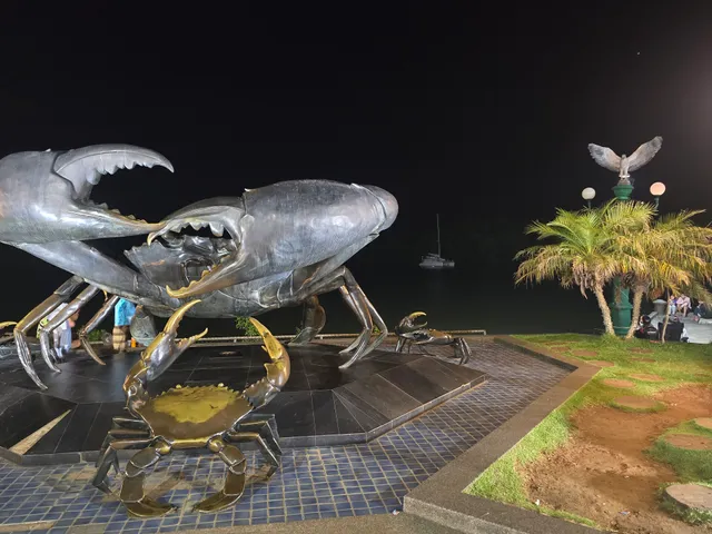 The Mud Crabs Sculpture