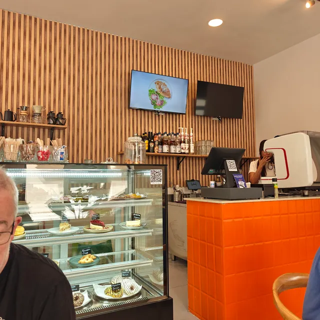 Noww Croissants & Coffee