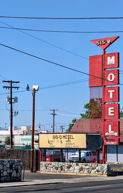 Sis-Q Motel