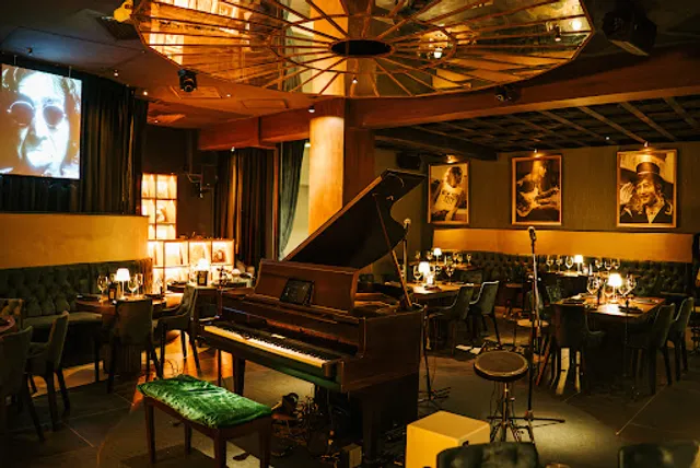 Lennon Acoustic Piano Bar