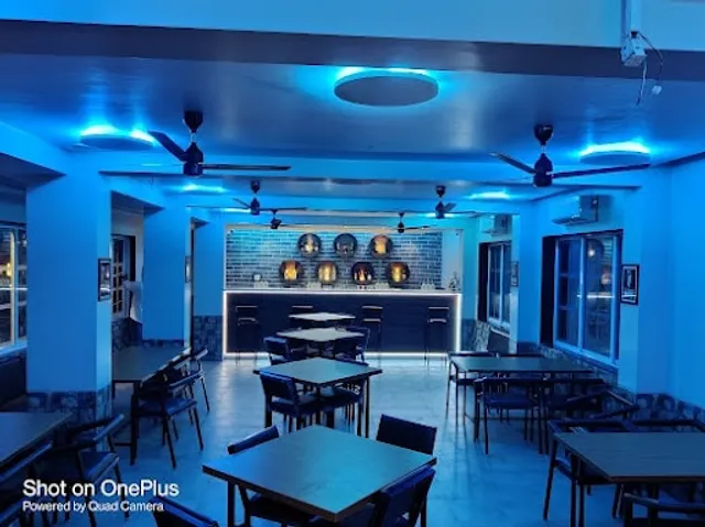 BEACH TREATS Seafood Restaurant & Bar & Stay