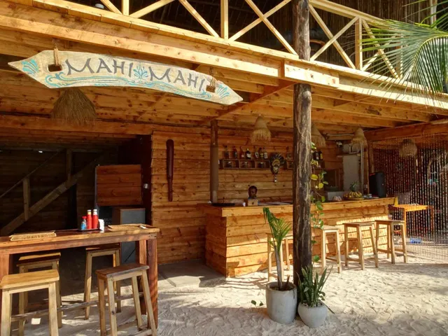 MAHI MAHI Beach Bar & Restaurant