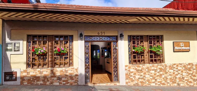 Three House Hostel Boutique