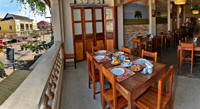 The Lonely Tree Café