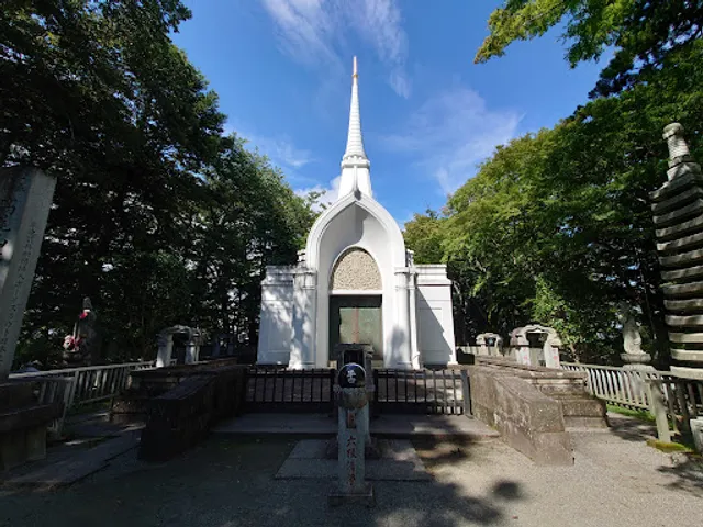 高尾山佛舎利奉安塔