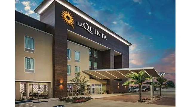 La Quinta Inn & Suites by Wyndham Dallas Plano - The Colony