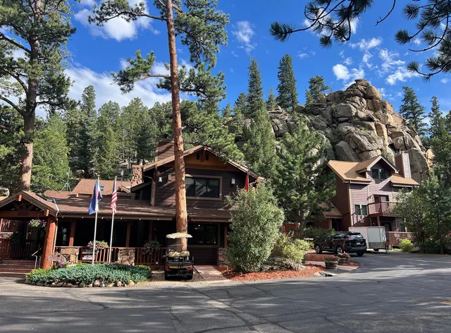 Castle Mountain Lodge