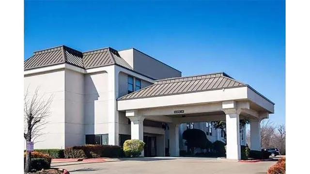 Days Inn by Wyndham Fort Worth North / Fossil Creek