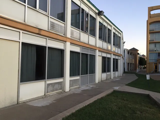 Blue Way Inn & Suites Wichita East