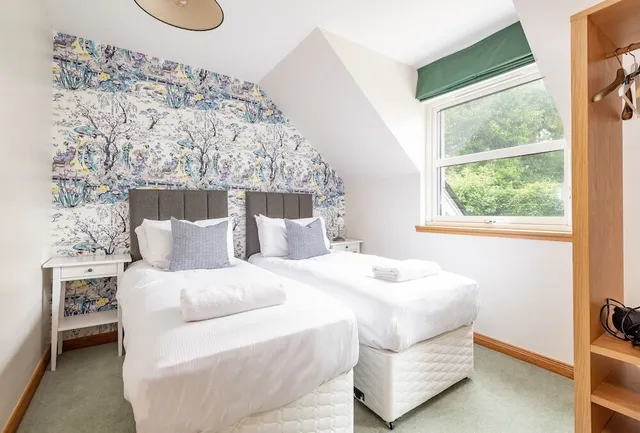 Staycation St Andrews | Dempster Lodge nr Old Course - Sleeps 10