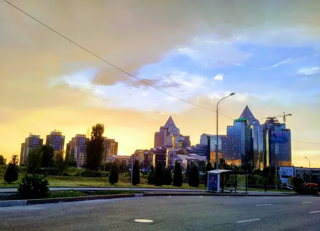 Аллея Halyk Square