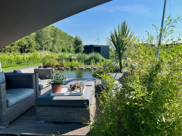 B&B Lcbt (Life Contains Beautiful Things)