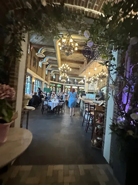 La Taverna Cocktail Lounge