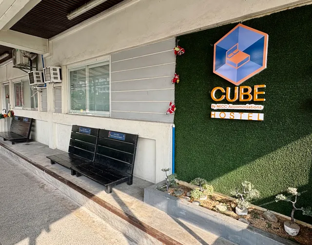 CUBE Hostel NAIA