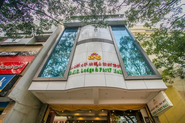 OYO Flagship BNS Lodge Near National College Basavanagudi