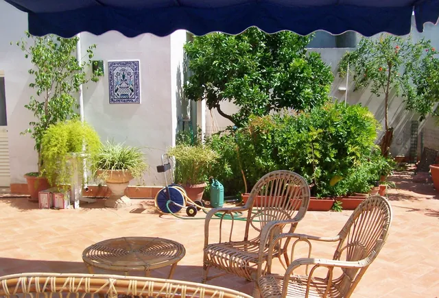 Bed and Breakfast Babel