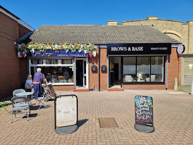 The Lounge paradise Tearooms & Bar