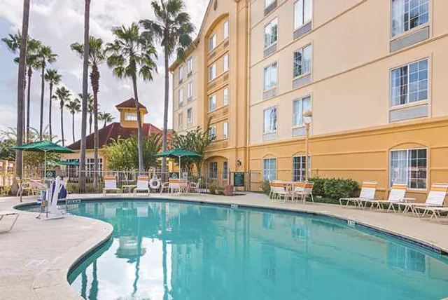 La Quinta Inn & Suites by Wyndham Orlando Airport North